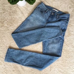 Levis 711 Light Wash Skinny Jeans, size 26